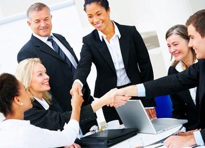 Cérebro fica mais ativo quando se interage com pessoas do mesmo estatuto Empresarios