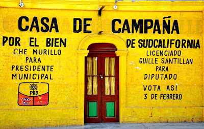 Mexique - Basse Californie - La maison jaune à Mulegé Mexique - Basse Californie - La maison jaune à Mulegé