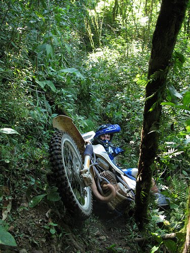 Moto Estacio: Tombos Na Trilha