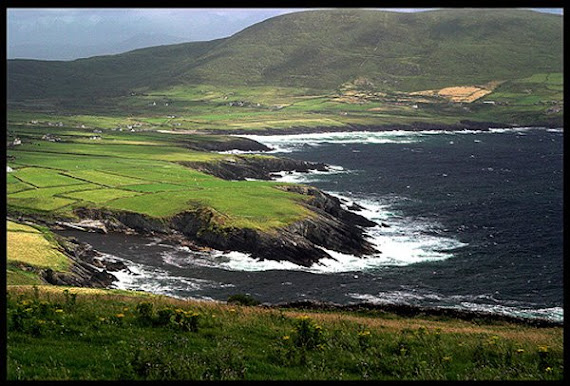 Sauvage, parfois tres mechante, d'une beautee inegalee, cette St. Finian's Bay en face des Skelllig