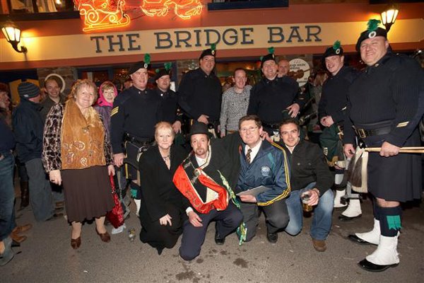 La fin d'une grande fete pres de la fameuse "Bridge Bar" a Portmagee