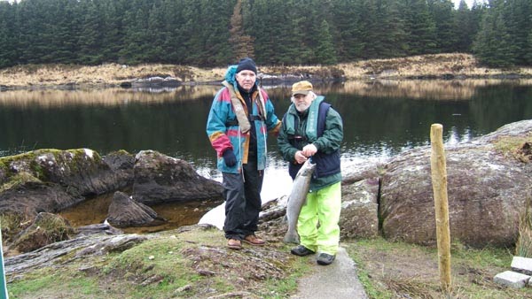 Een scheinen Saumon um Currane, wou et op de lough Capal geet