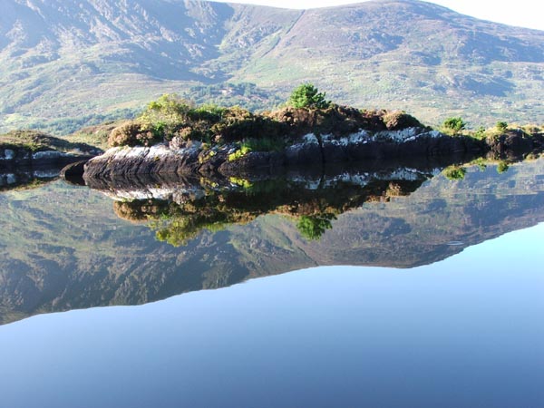 Eng vun den villen Inselen um lough Currane bei Draamwieder