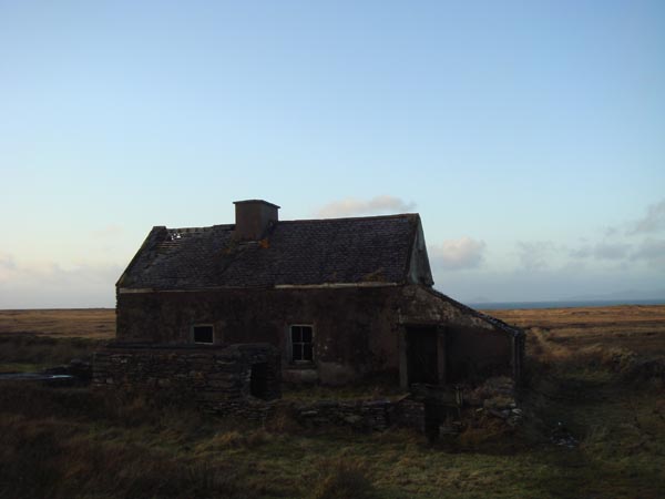 Un terrain excedant 35ha avec un tres vieux cottage ref: H45
