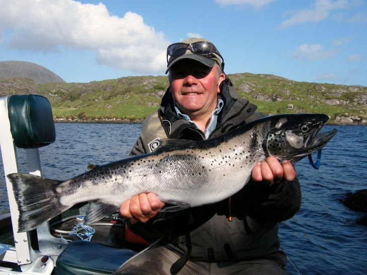 Dave Ecclestone avec une specimen trout de 8lbs