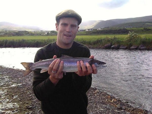 James Hinchey avec ses 2 grilses pris endeans une heure sur le fameux Butlers Pool