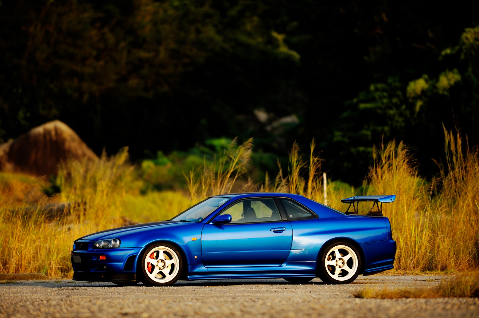http://2.bp.blogspot.com/_2UIRGwRfRP0/S_IxpmN7TdI/AAAAAAAAGCM/hz4ujiWIB1M/s1600/bnr34+gtr+skyline.pg.jpg