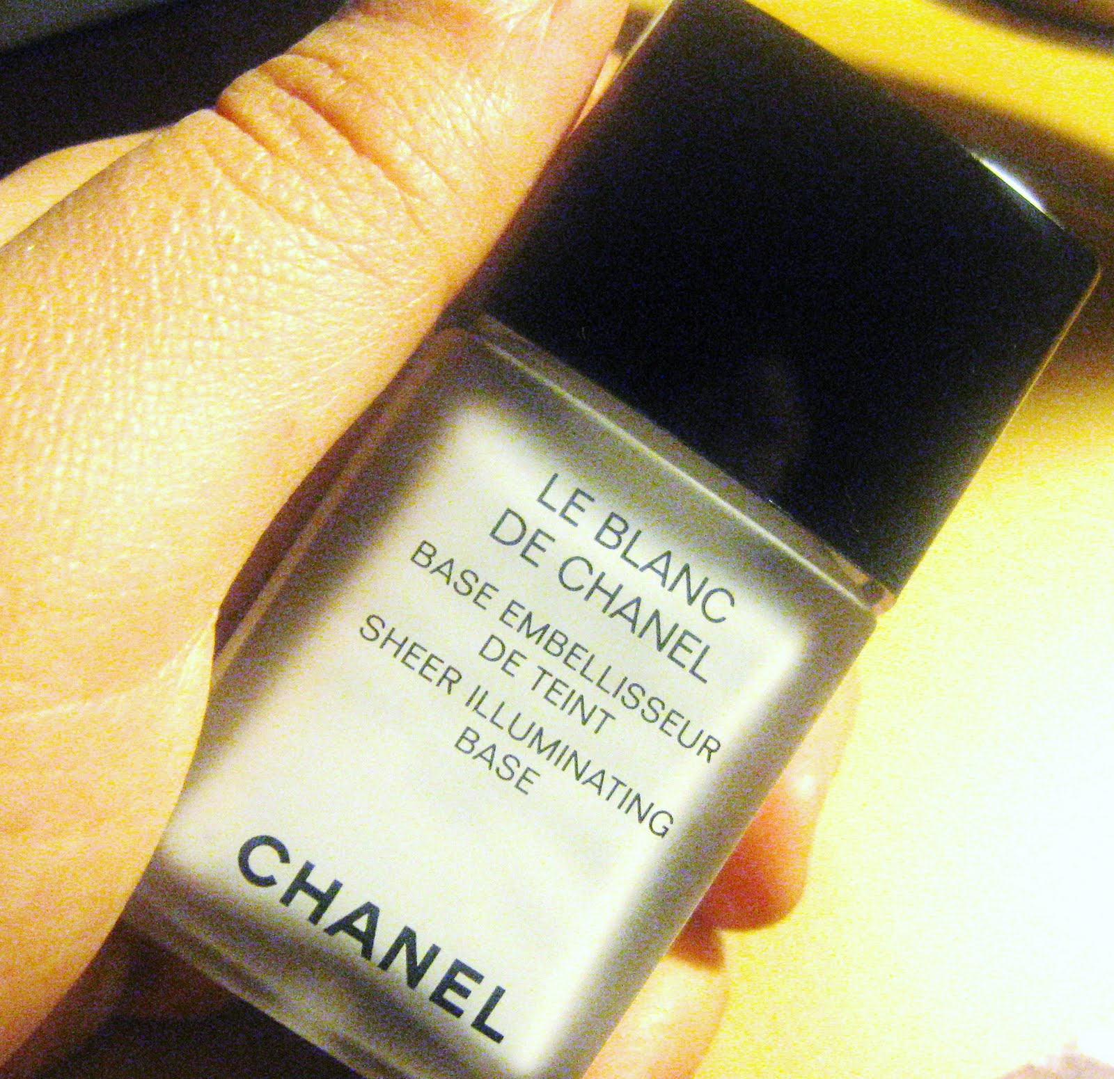 Marie's Powder Room: Le Blanc de Chanel Illuminating Base