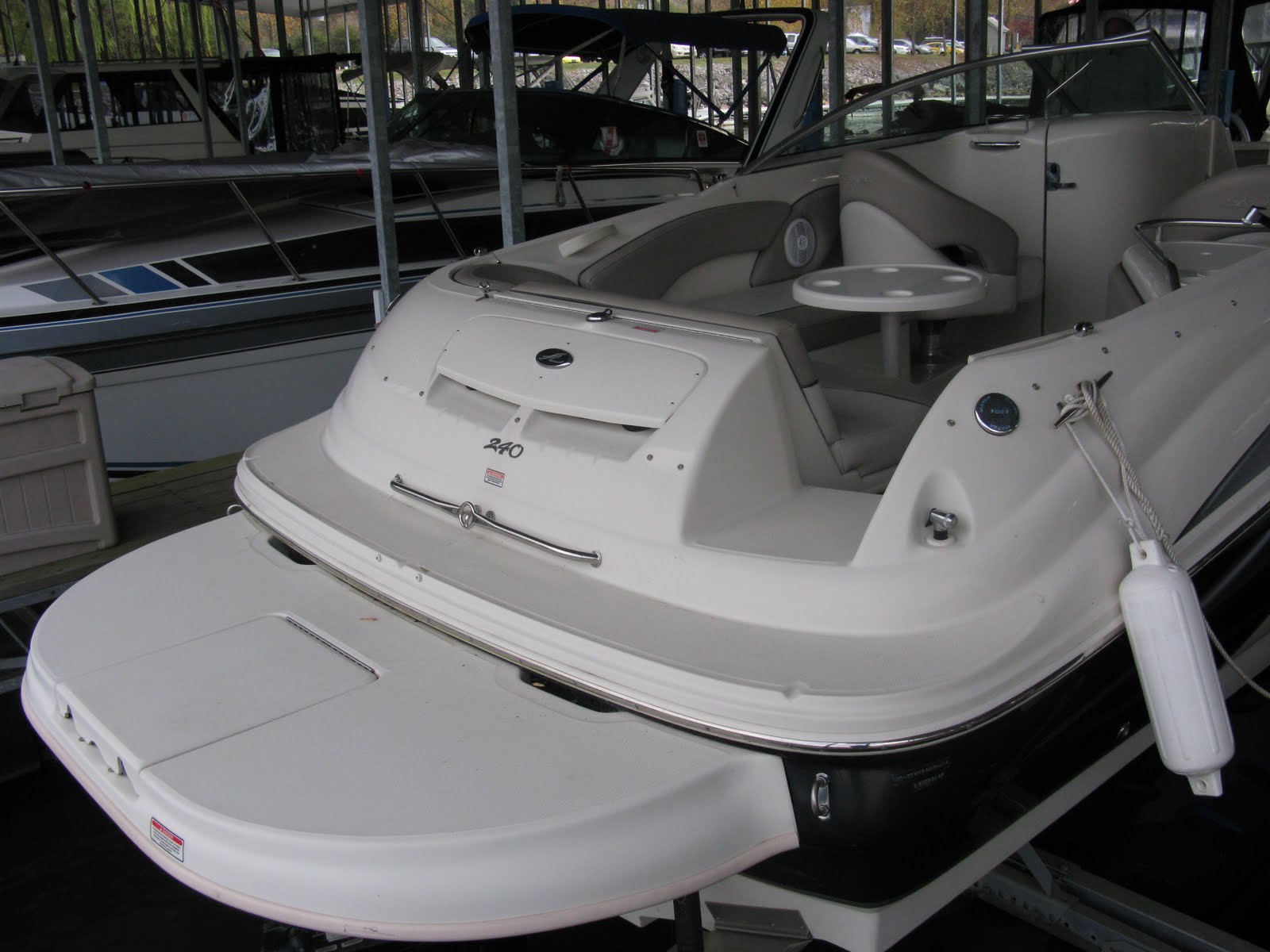 2004 Sea Ray 240 Deckboat Extended swim platform with concealed ladder