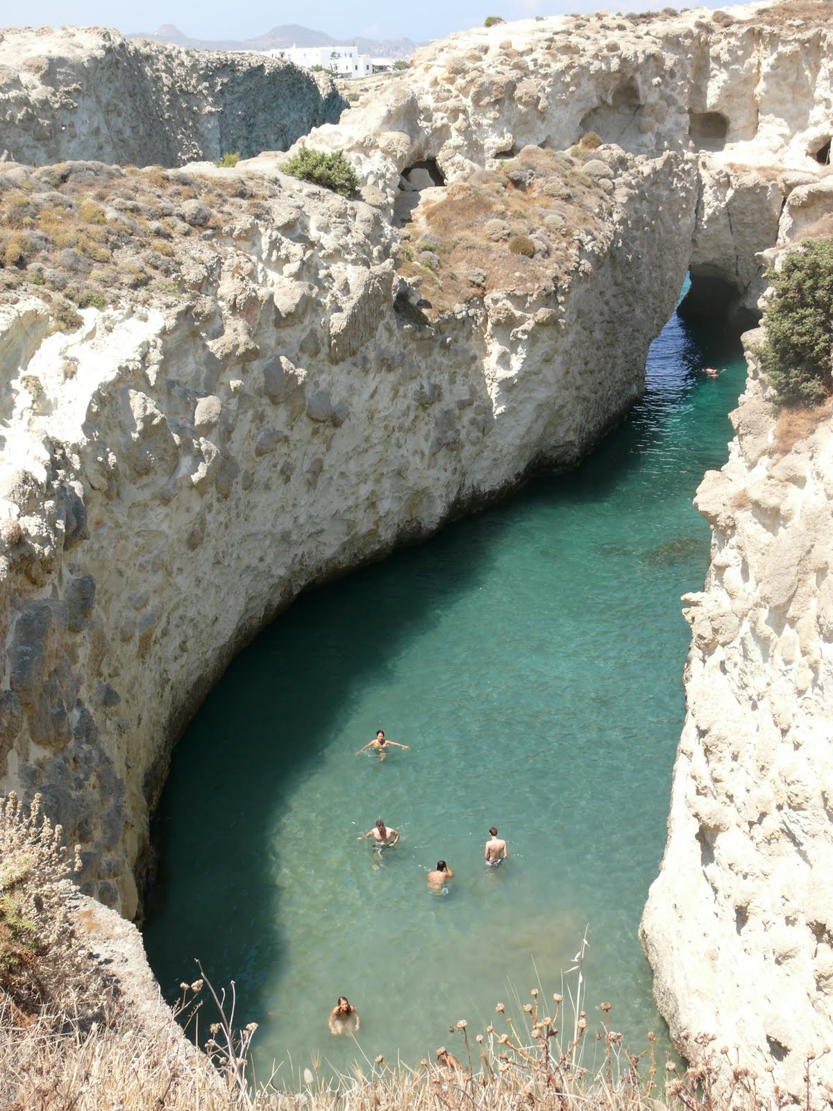 papafragas beach milos