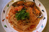 SPAGHETTI WITH CLAMS IN TOMATO SAUCE