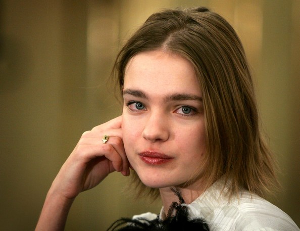 Penny Jones ¡Firmes! Primera oficial del Némesis Natalia+vodianova1