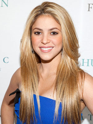 shakira in jeans. shakira hair