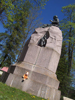 the statue of Friedrich Reinhold Kreutzwald