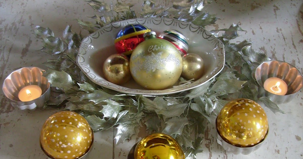 Trendy Bindi's Bits of Bliss Vintage Christmas Spotlight Jello Molds