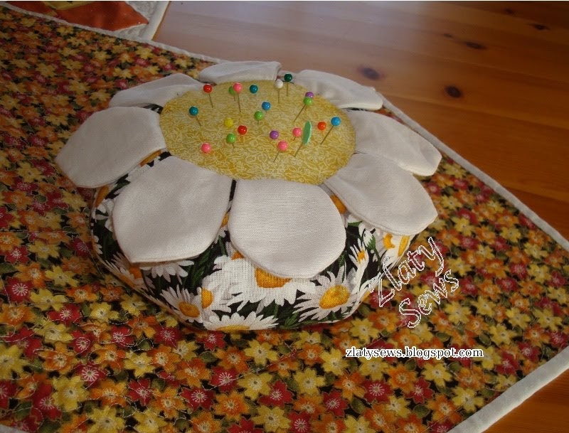 Zlaty Sews Daisy Pincushion and the rest of the quilts