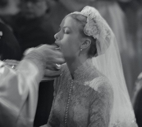 PrincessGraceReceivesCommunion