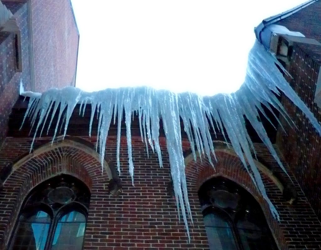 [dangerous-icicles-by-Mikey-G-Ottawa.jpg]