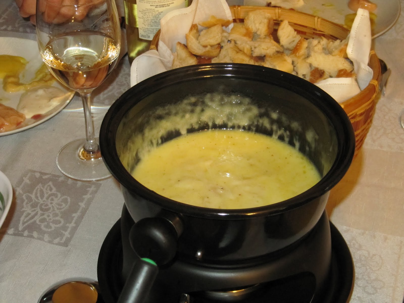 Recebendo Amigos Fondue Neuchâteloise (fondue de queijo)