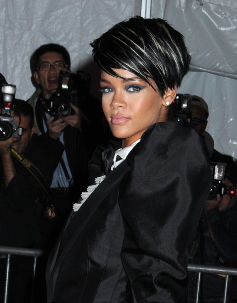 [Rihanna’s+Latest+Hair+Trends+Photos++2.jpg]