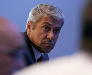 [jose+socrates+acossado.jpg]