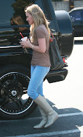 A Hilary Duff Booty Tease