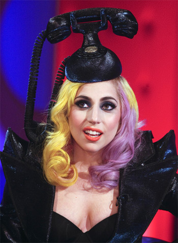 Lady+Gaga+Telephone+Hat+alternate+Jonathan+Ross+show.jpg