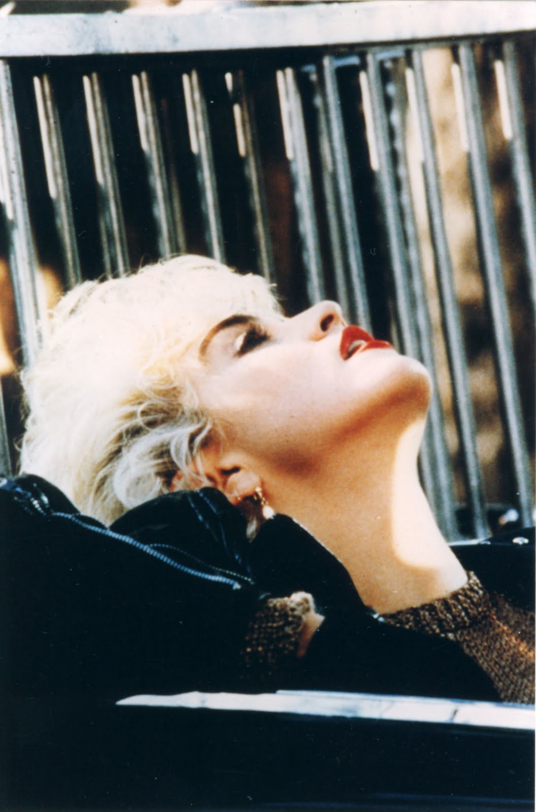 http://2.bp.blogspot.com/_38T64sfKt3Y/TG4CuxwSvCI/AAAAAAAAKnw/kj_P9XA9yxk/s1600/wtg_madonna_1987.jpg