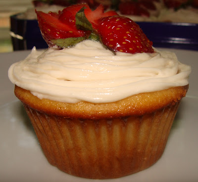 canada day cupcakes. Canada Day Vanilla Buttermmilk Cupcakes