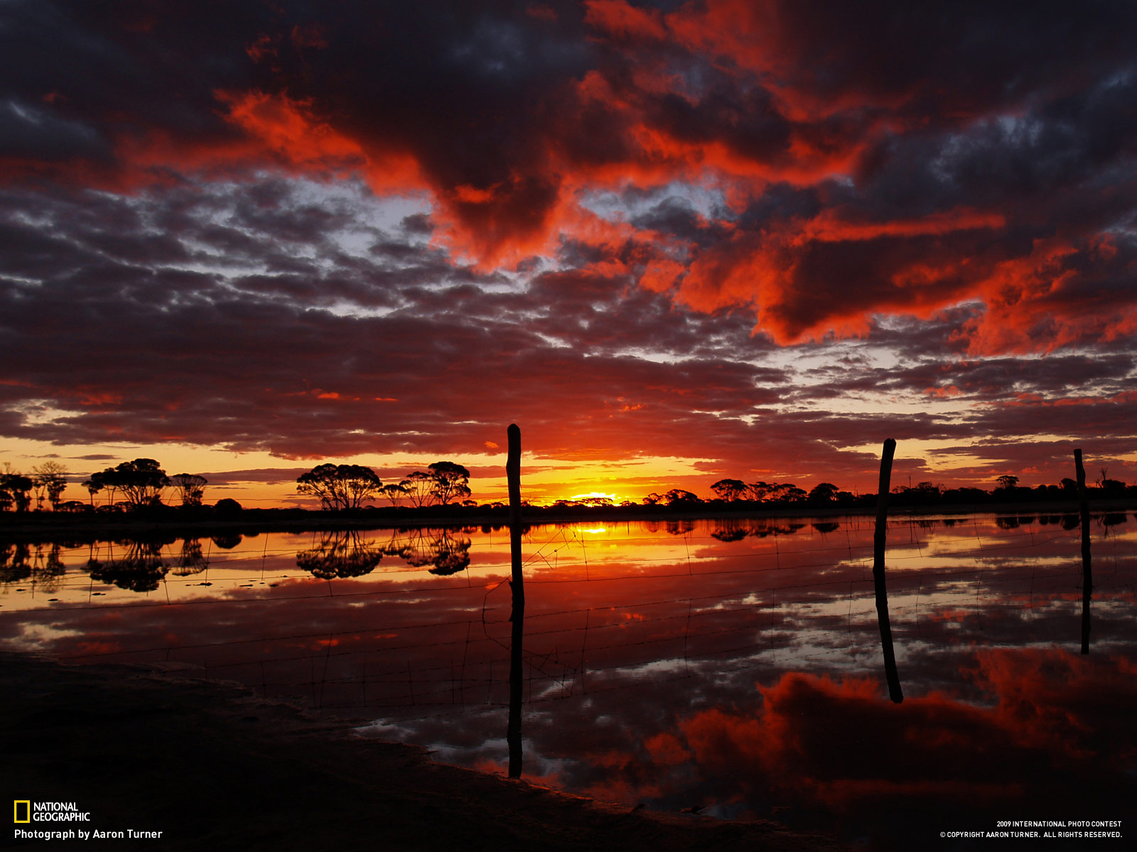http://2.bp.blogspot.com/_3FTO6EjRbe4/SwxMNv2ZbkI/AAAAAAAAXak/F-gzVp7xOxE/s1600/0817wallpaper-1_1600.jpg
