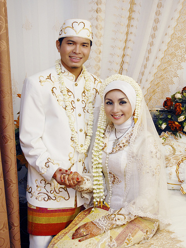 http://2.bp.blogspot.com/_3FcaDd4mZnc/TR61AcmaSbI/AAAAAAAAAEg/vb-5PDdLkLs/s1600/pernikahan+muslim.jpg