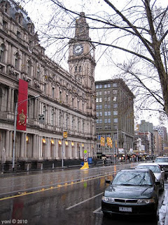 melbourne gpo on a wet sunday morning melbourne gpo on a wet sunday morning