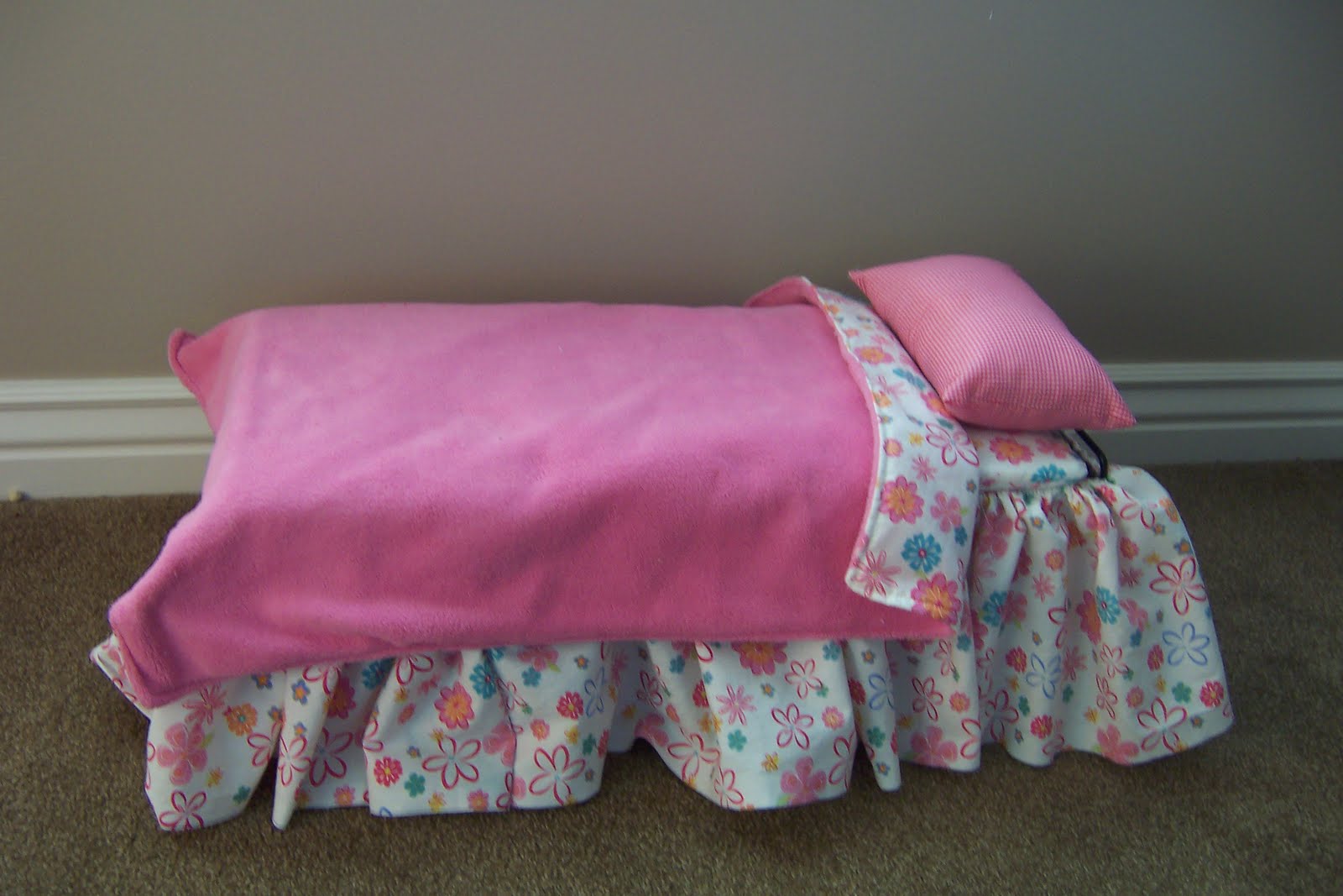 Gingham World Making an American Girl's Doll Bed