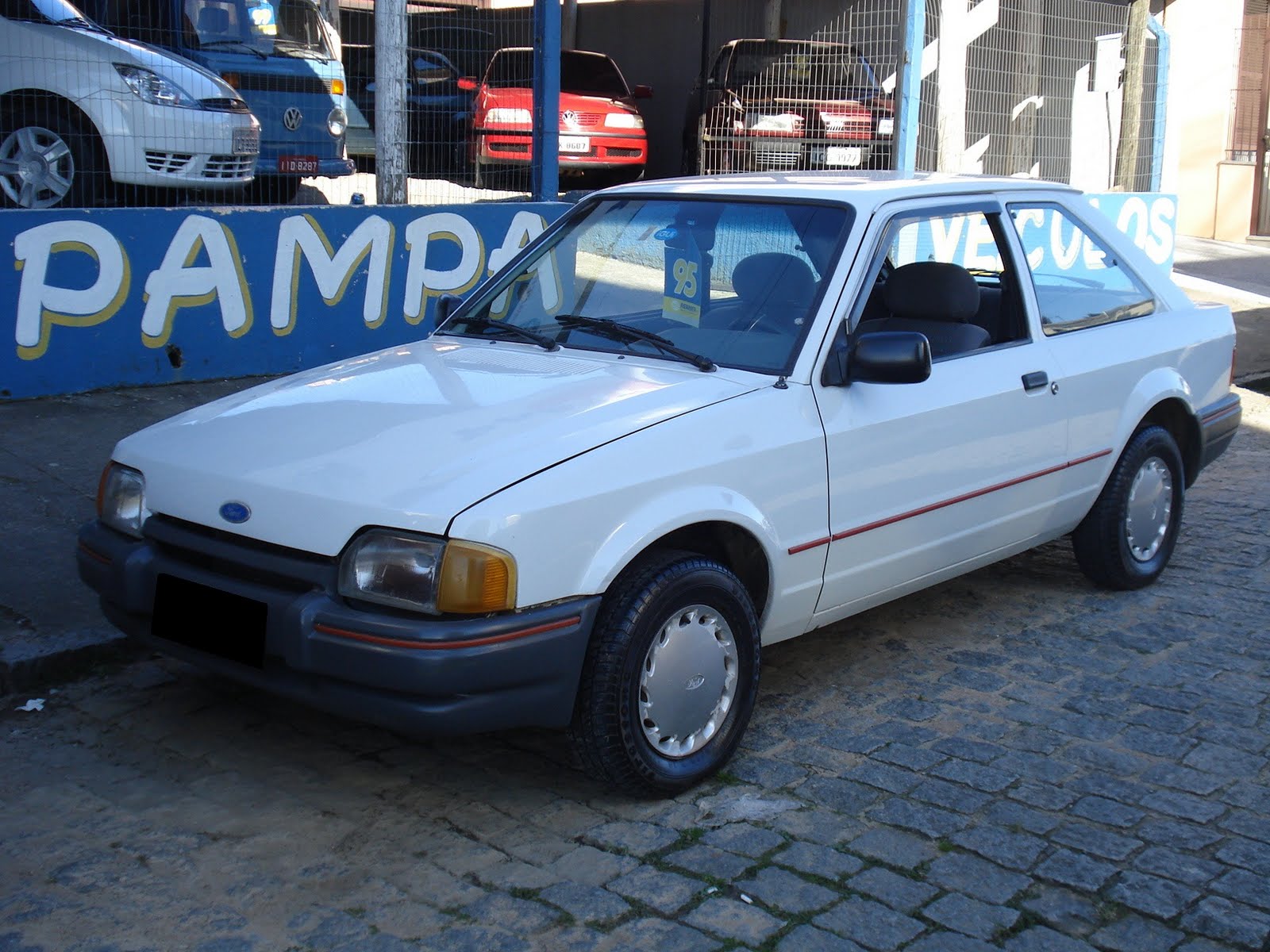 Achou Veículos ESCORT HOBBY