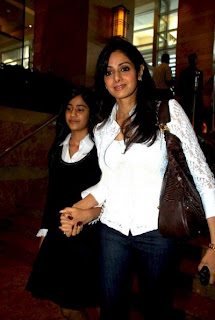 sridevi-with-her-daughter-at-lfw3