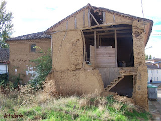 Casa en ruinas a la entrada de San Nicolás del Real Camino