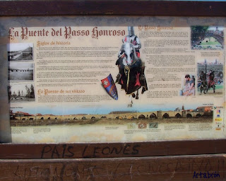 Cartel con la historia del puente medieval