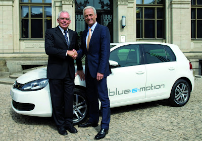 Volkswagen shows in Berlin, the electric Golf