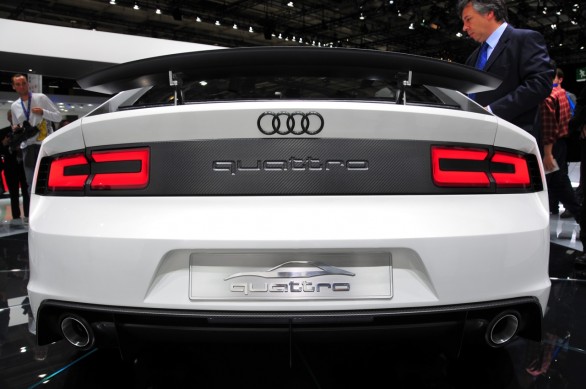 Audi E-Tron Quattro Spyder: Live Paris 2010
