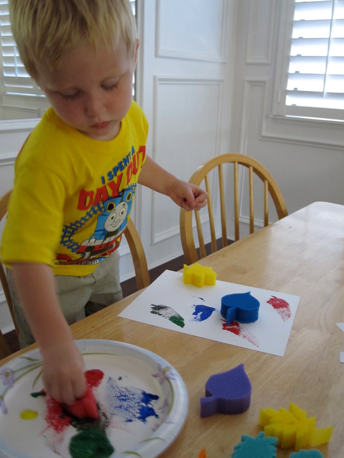 Toddler Approved! Leaf Sponge Stamping