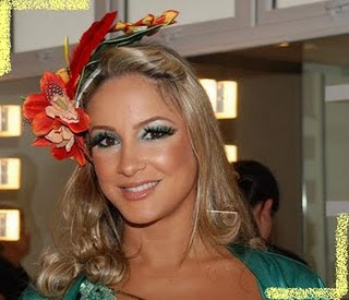 http://2.bp.blogspot.com/_3h2IVsxKYjg/S2oJy2myR2I/AAAAAAAAep0/g06xSx6Why4/s400/maquiagem_claudinha.jpg
