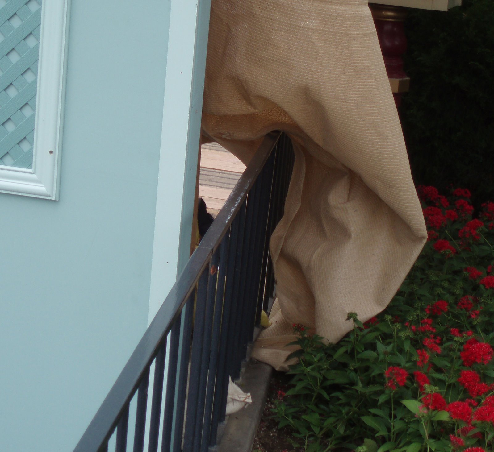 [P9110136+plaza+bridge+2.JPG]