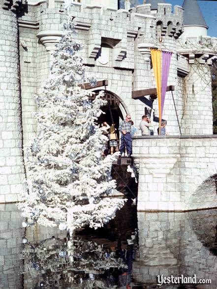 [holiday2_whitetree.jpg]