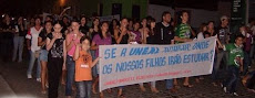 Estudantes de Santana protestam contra descaso do governo