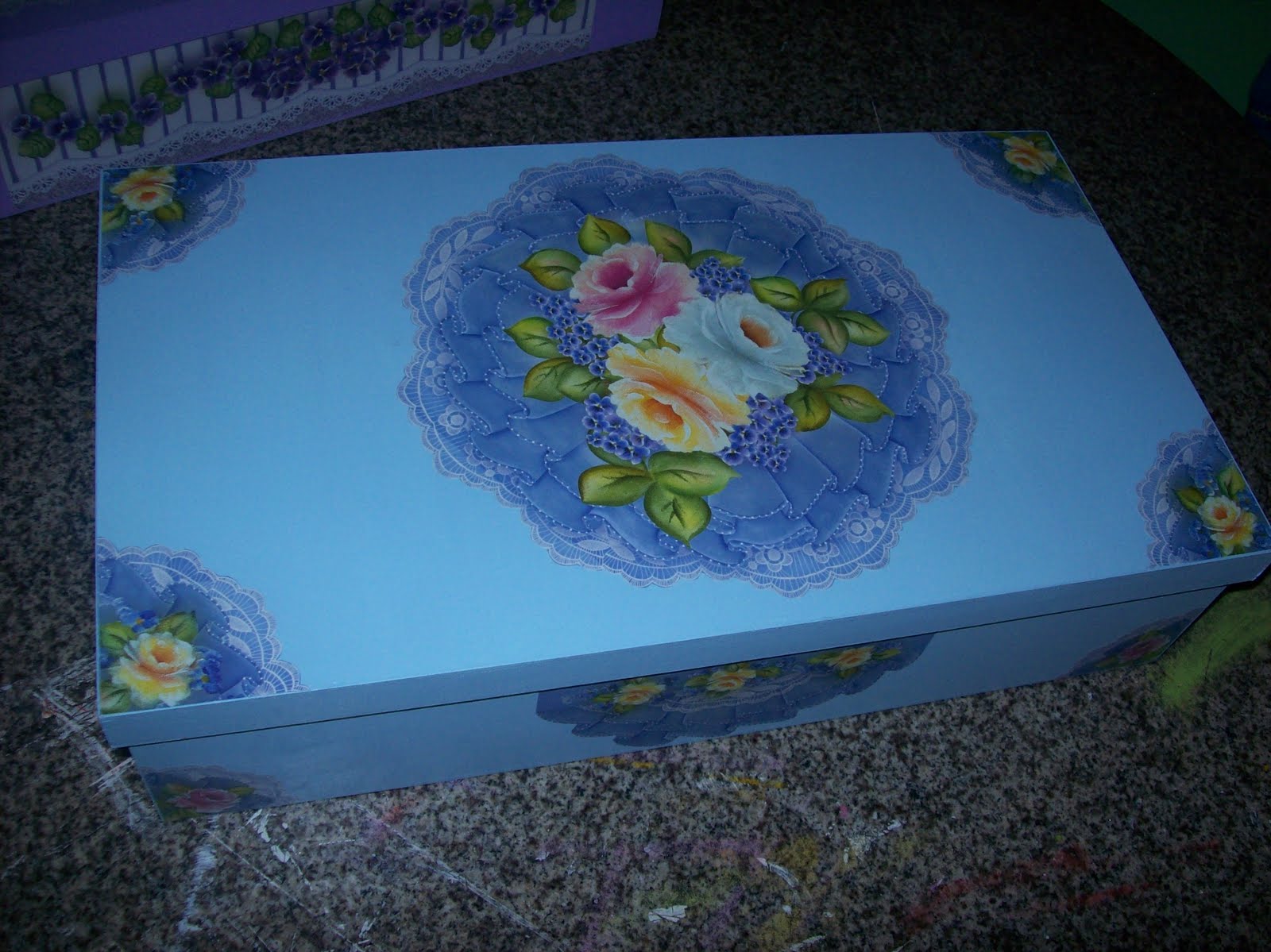 Tati Brum Artes em EVA e MDF Big Caixa MDF Decoupage Azul