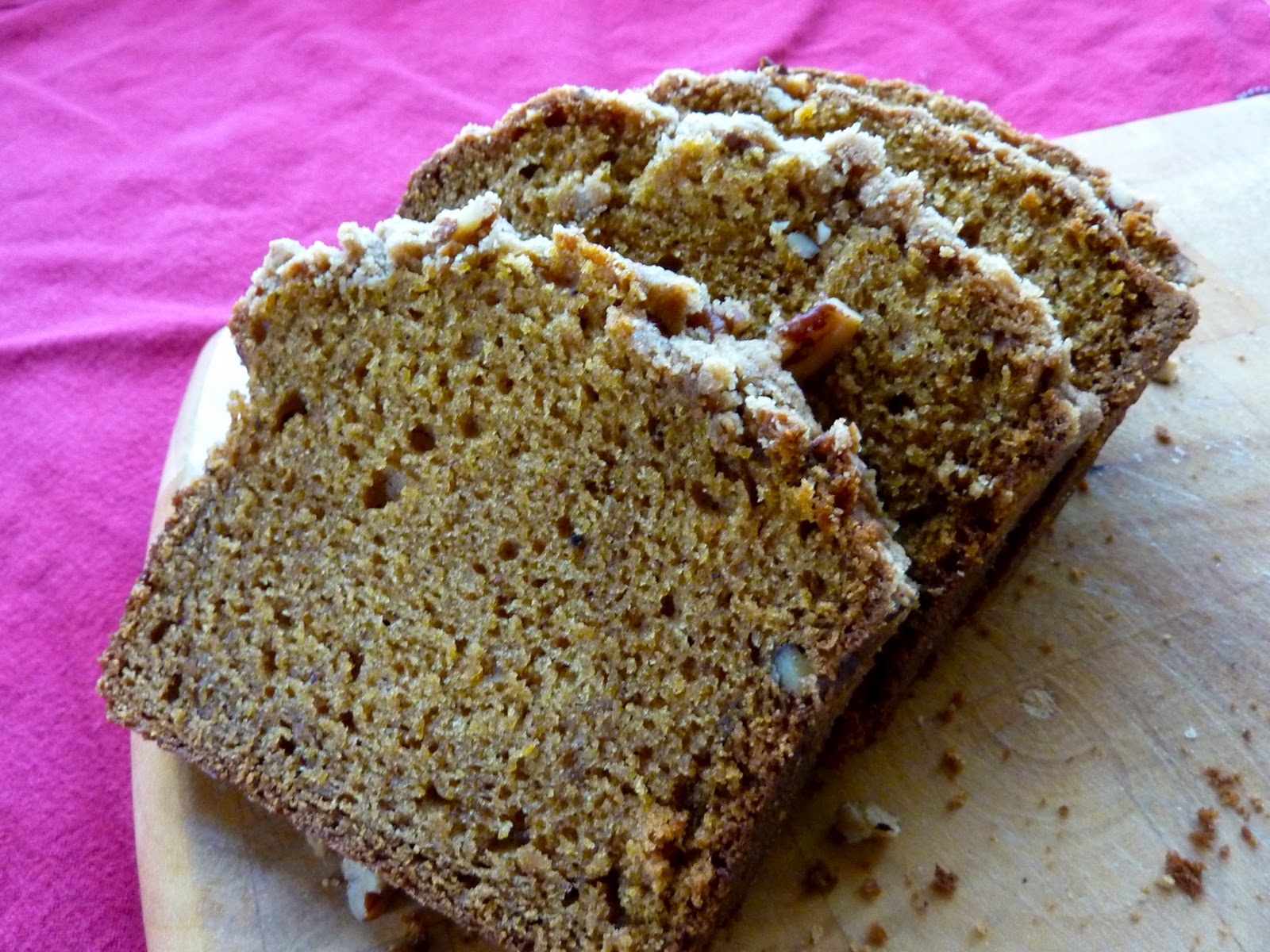 beurrista pumpkin bread with pecan streusel topping