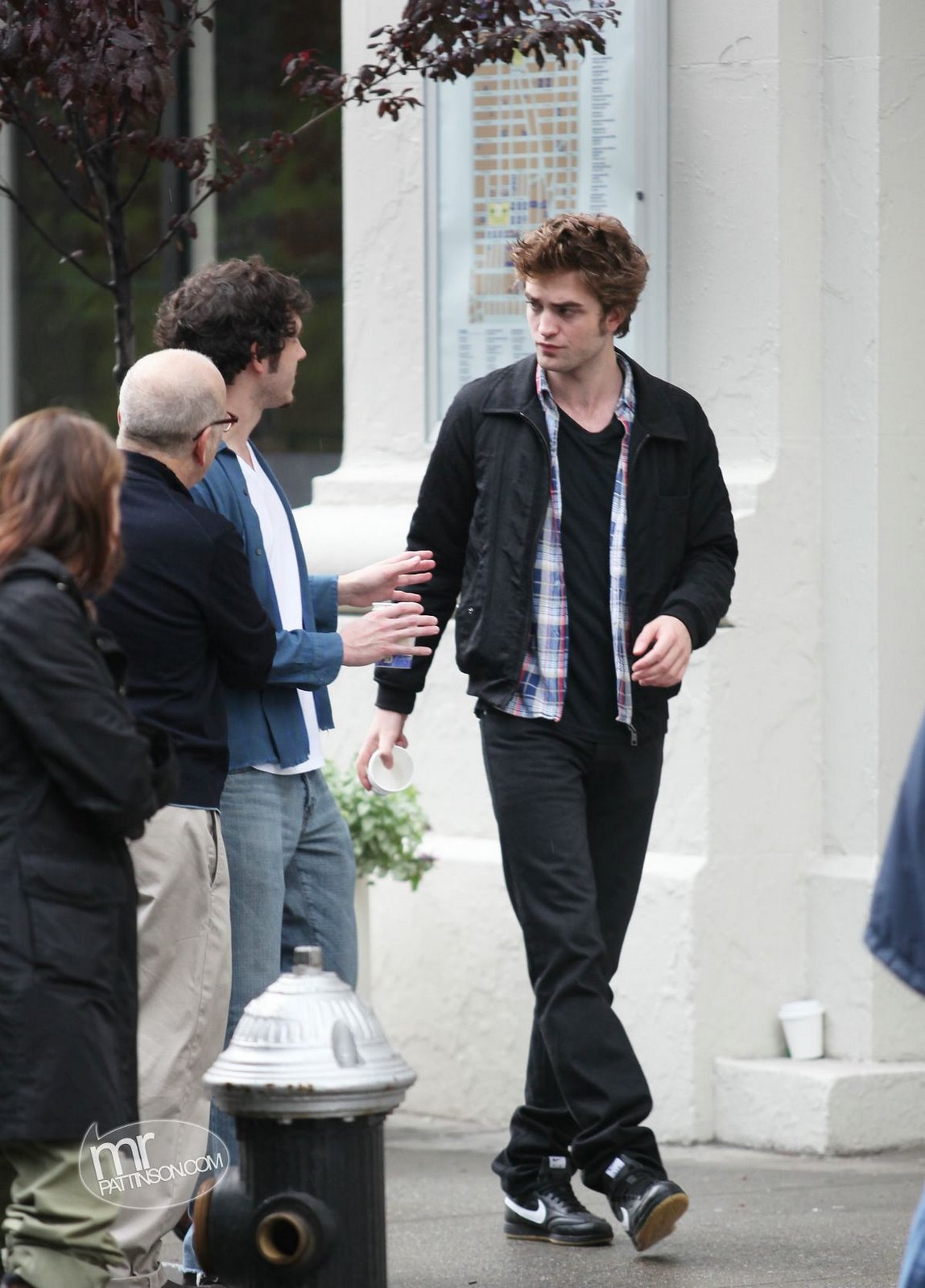 [Robert+Pattinson+05152009+NYC22.jpg]