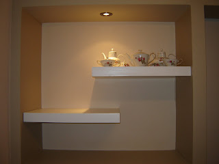 Diseños: Diseños en estantes flotantes, estantes, puertas, un estilo