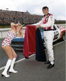 Racing Fashionistas, bringing y...