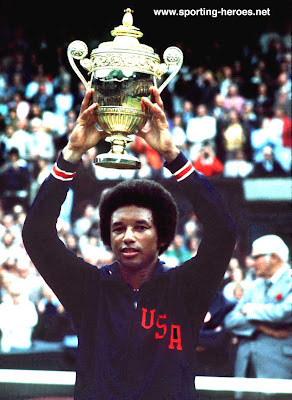 http://2.bp.blogspot.com/_4-t0hS2P_p4/SZHclj_I2FI/AAAAAAAAAH4/ErlGTPwu5NY/s400/geoff.Arthur+Ashe+and+trophy.jpg